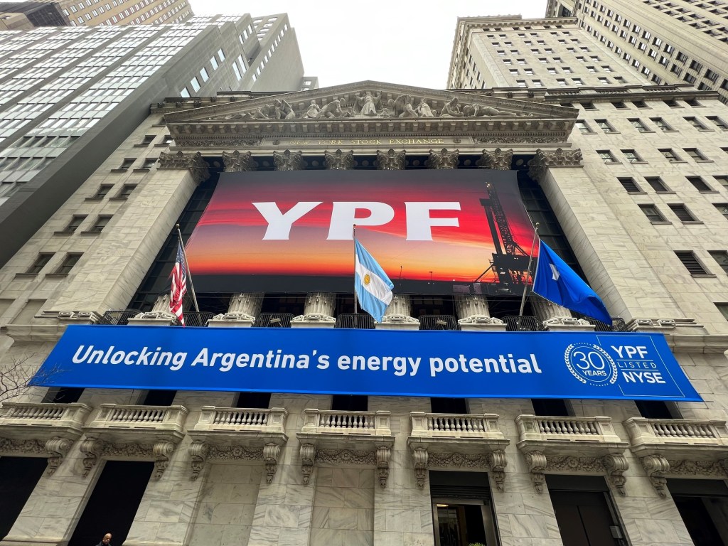 Juicio por YPF en EE.UU.: el Gobierno presenta un nuevo argumento para mantener el control y las acciones de la&nbsp;petrolera