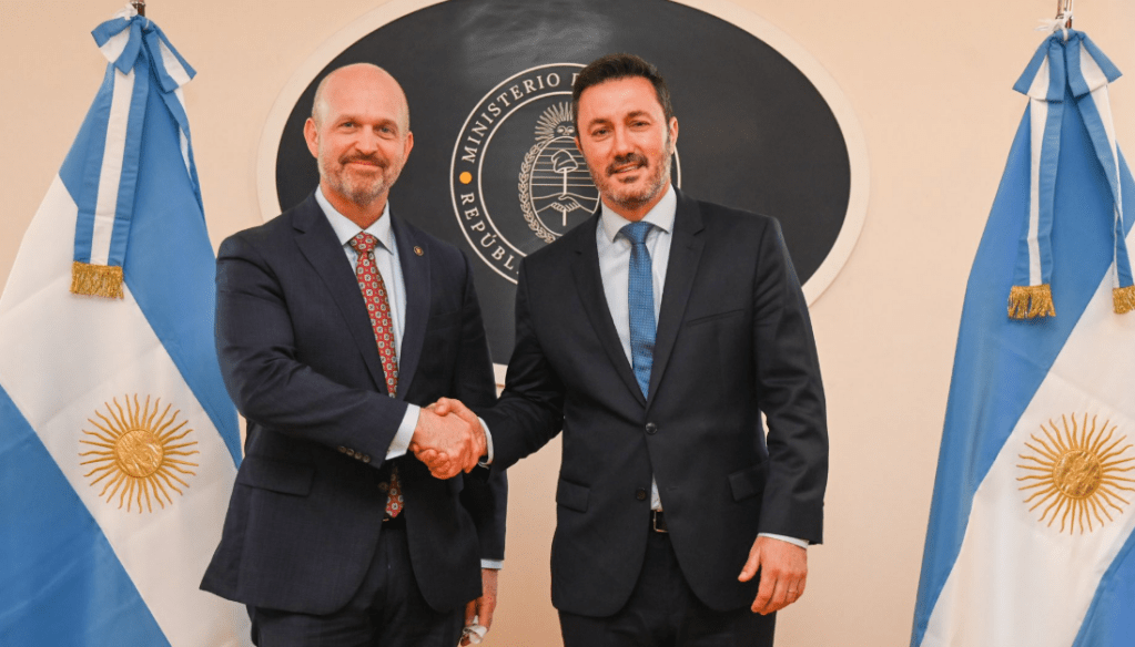 Petri fortalece la defensa nacional con alianzas estratégicas&nbsp;internacionales