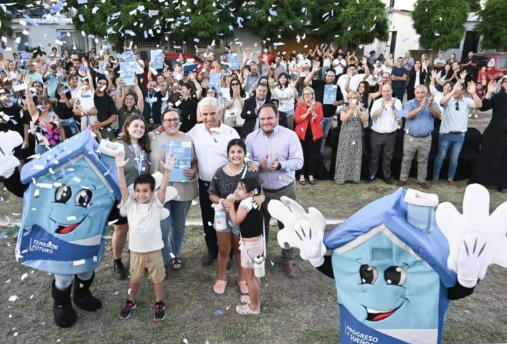 Ocho familias de Arizona recibieron su vivienda y celebraron el fin de una espera de más de una&nbsp;década