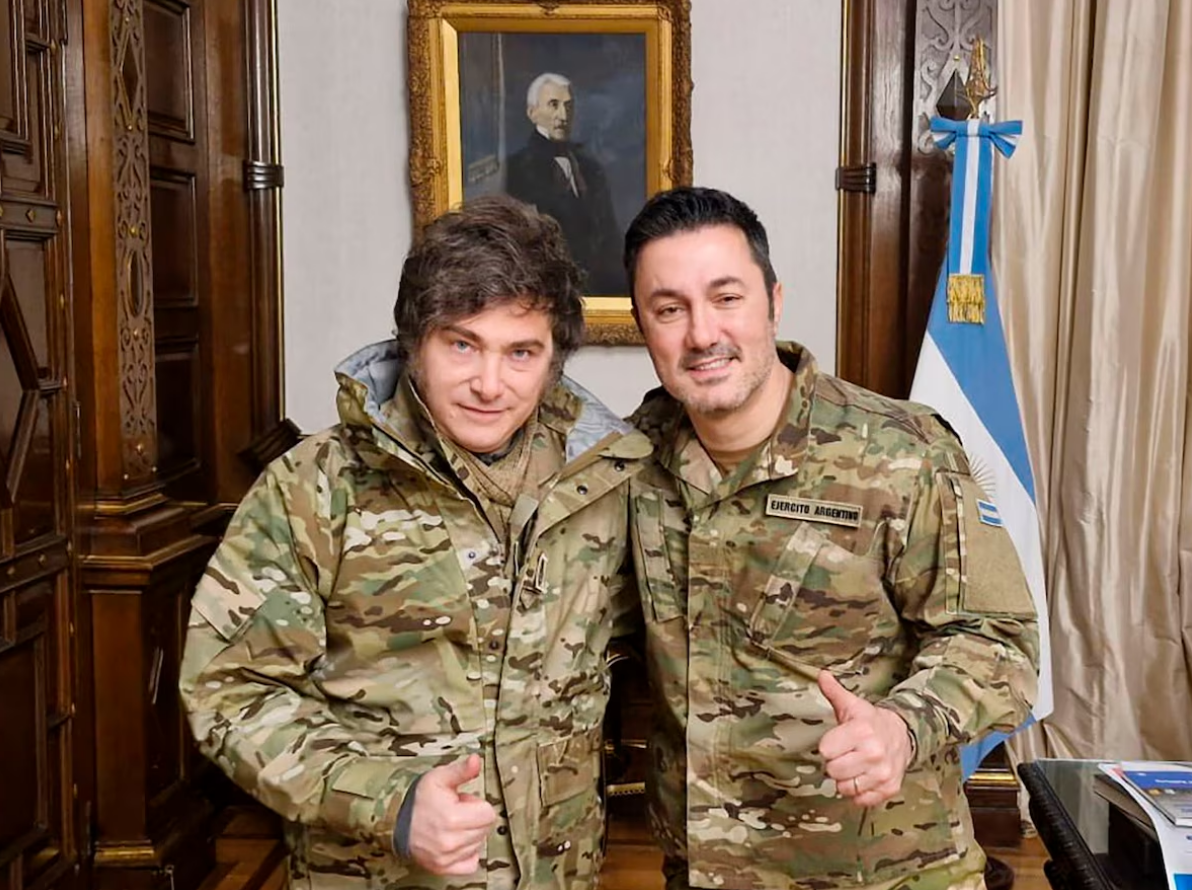 Luis Petri y Javier Milei lideran el operativo que trae los F-16 a la Argentina: “El país recupera su capacidad en seguridad”
