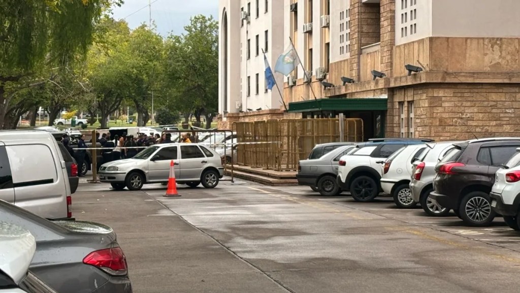 Mendoza prueba el “AutoVac”: vacunación y trámites sin bajar del&nbsp;auto