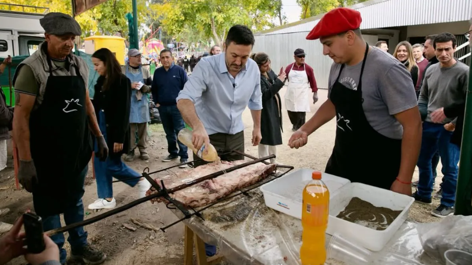 Luis Petri recorrió la Fiesta de la Ganadería y reforzó su cercanía con los productores mendocinos