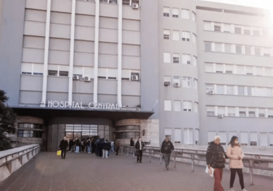 Violento ataque en Mendoza dejó a un hombre internado en terapia intensiva