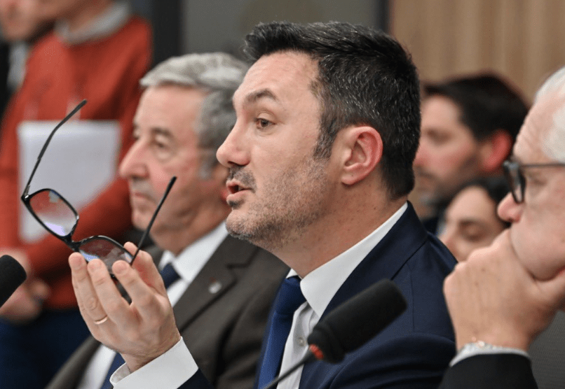 Petri destacó su proyecto de ley para colocar inhibidores en cárceles y prohibir los celulares: “Son miles los delitos que se planifican desde&nbsp;adentro”
