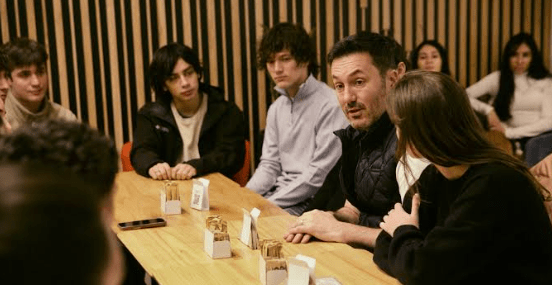 Petri acompañó a estudiantes mendocinos que trabajan en un proyecto contra la ludopatía y les compartió su experiencia como&nbsp;legislador