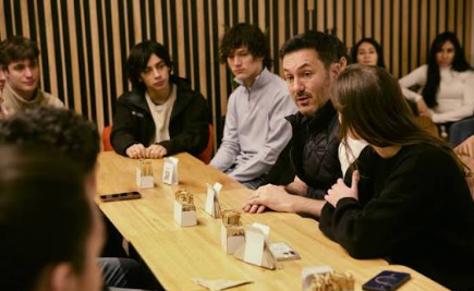 Petri trabajó junto a estudiantes mendocinos en un proyecto contra la ludopatía y les compartió su experiencia como legislador