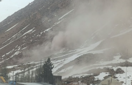 Desprendimiento de rocas sorprendió a Puente del Inca