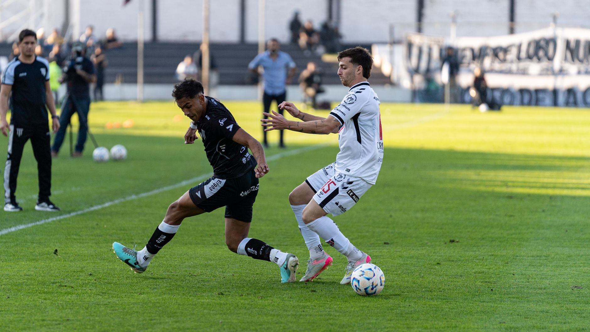 Godoy Cruz recibe a Almirante Brown con una chance enorme de meterse en la final del ascenso